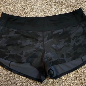 **SOLD** Lululemon Speed Up Shorts 2.5”